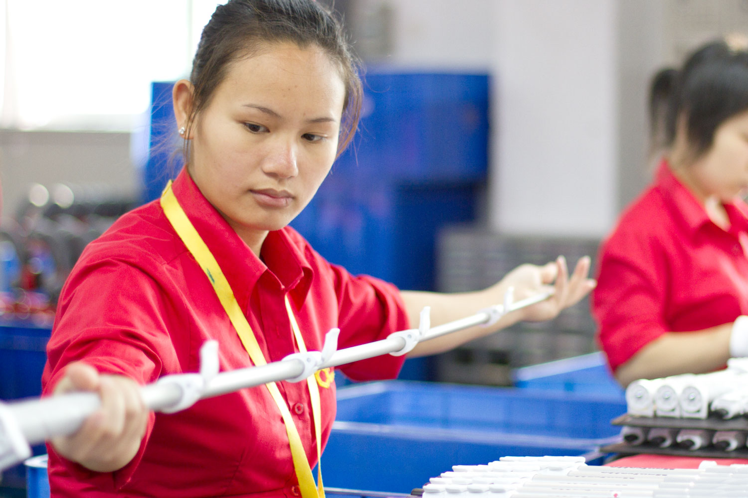 Quality control checker checking the tripod quality in Tetro production line